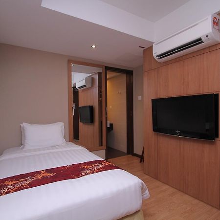 Likas Square Apartment Hotel Kota Kinabalu Exterior photo